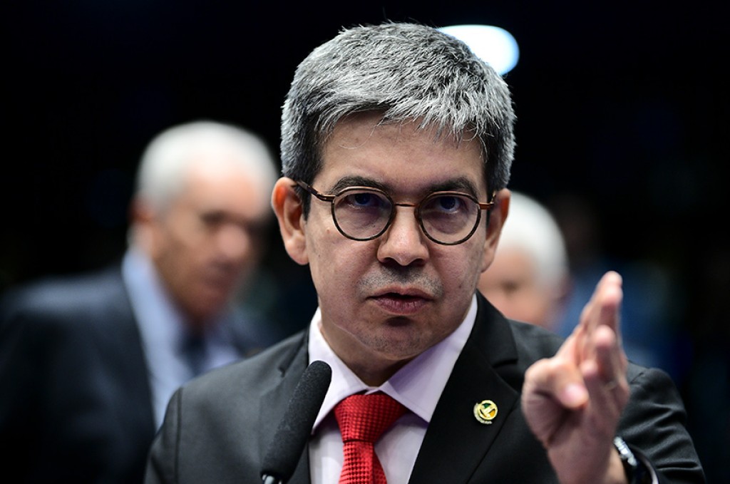 Projeto para custear CNH de pessoas de baixa renda com multas volta à Câmara