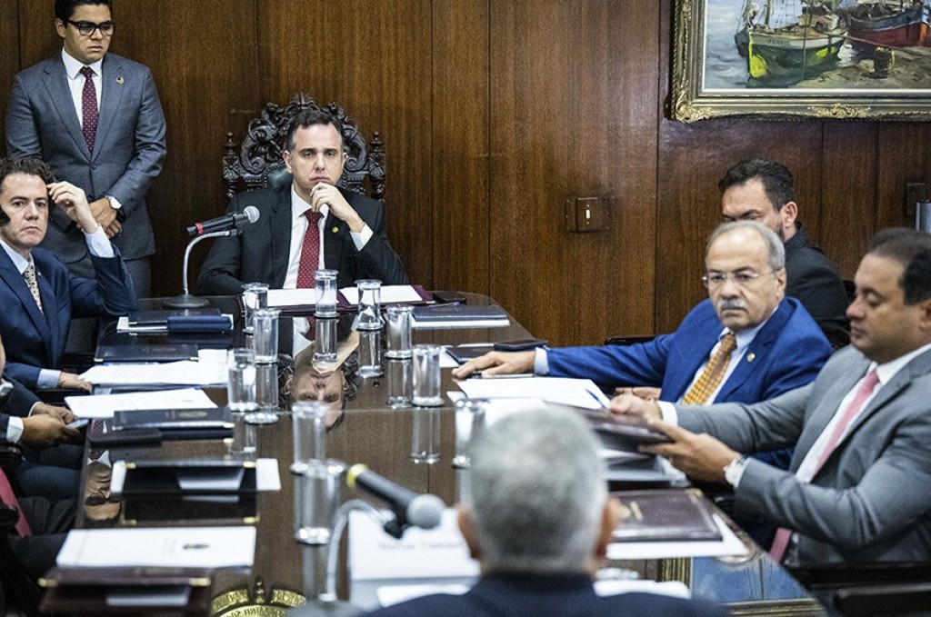 Aprovados novos grupos parlamentares e requerimentos de informação