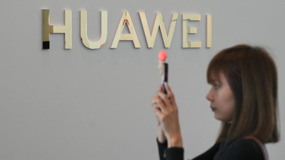 Por que a Huawei, gigante chinesa da tecnologia, está em apuros