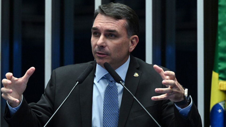 Flávio Bolsonaro explicou voto no PL da Misoginia. E agora?