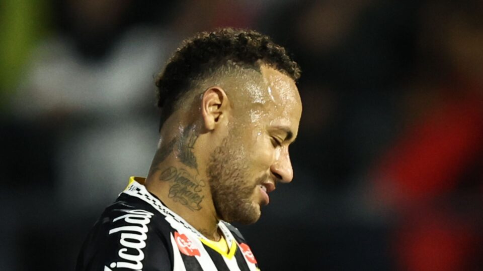 Neymar diz que juiz “acordou meio de chico” e a turba não perdoa