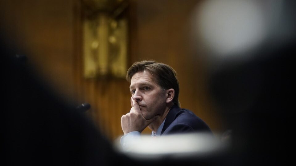 Quem é o ex-senador que inspira milhões com sua luta contra o câncer terminal?