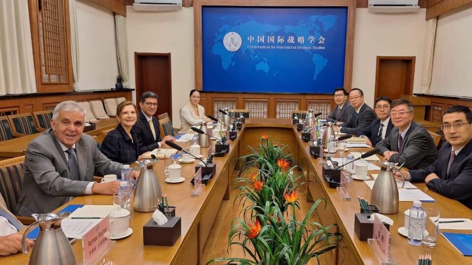 O que a cúpula do Superior Tribunal Militar do Brasil foi fazer na China?