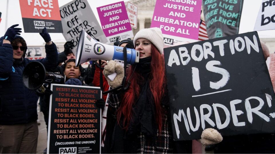 Aborto legal até o nascimento: a nova plataforma do lobby pró-morte