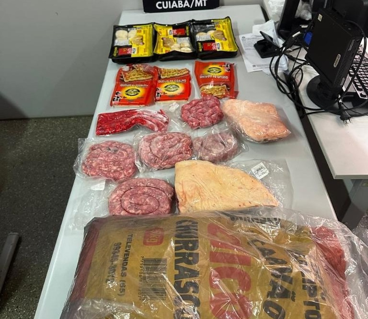 Duas mulheres são presas com R$ 2,8 mil de picanha e carvão roubados de açougue em Cuiabá