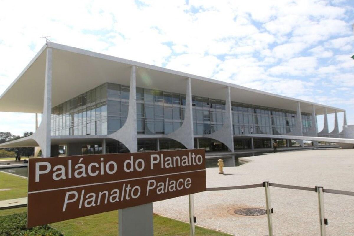 Após 13 mil reprovados, Governo muda regra e obriga calouros a passarem por exame para exercer profissão