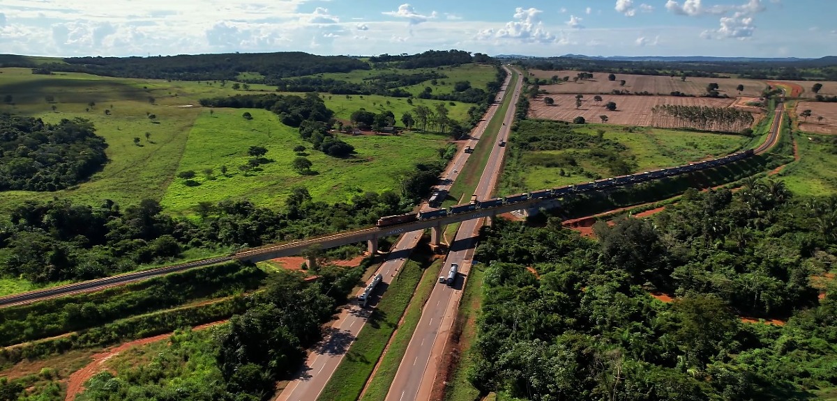 Vídeo mostra operações e trilhos da ferrovia estadual de MT; a primeira no Brasil