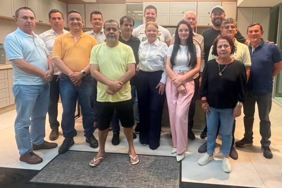 Paula Calil sela apoio de 14 vereadores e forma maioria para continuar na Presidência da Câmara de Cuiabá