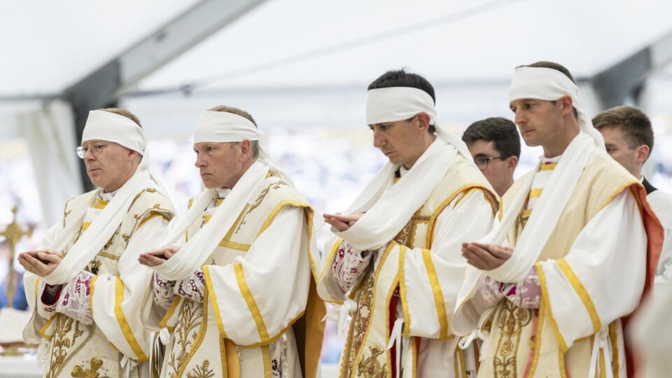 Conheça o grupo católico tradicionalista FSSPX que virou alvo de excomunhão
