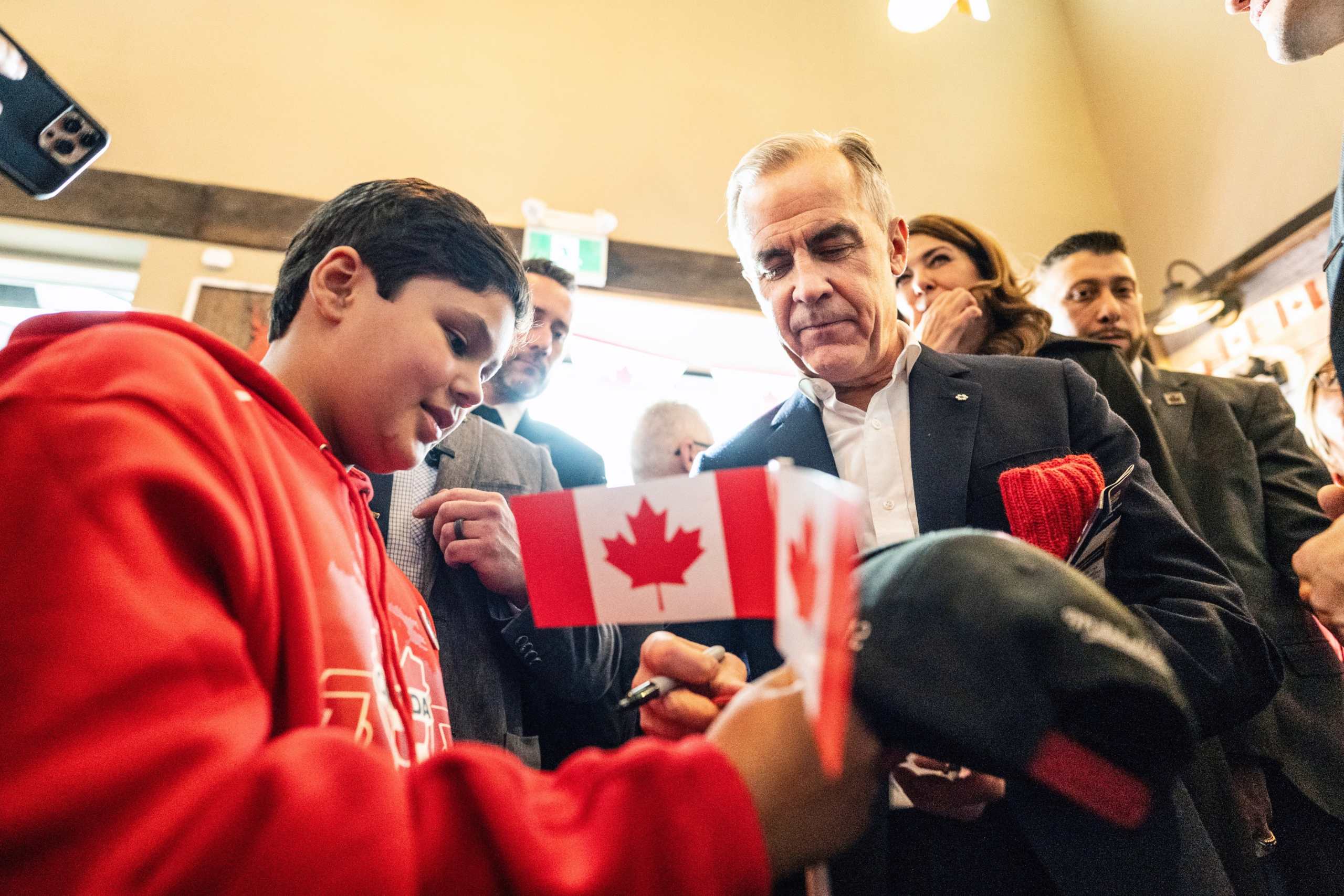 Província de Alberta rejeita separação e decide permanecer no Canadá; premiê celebra