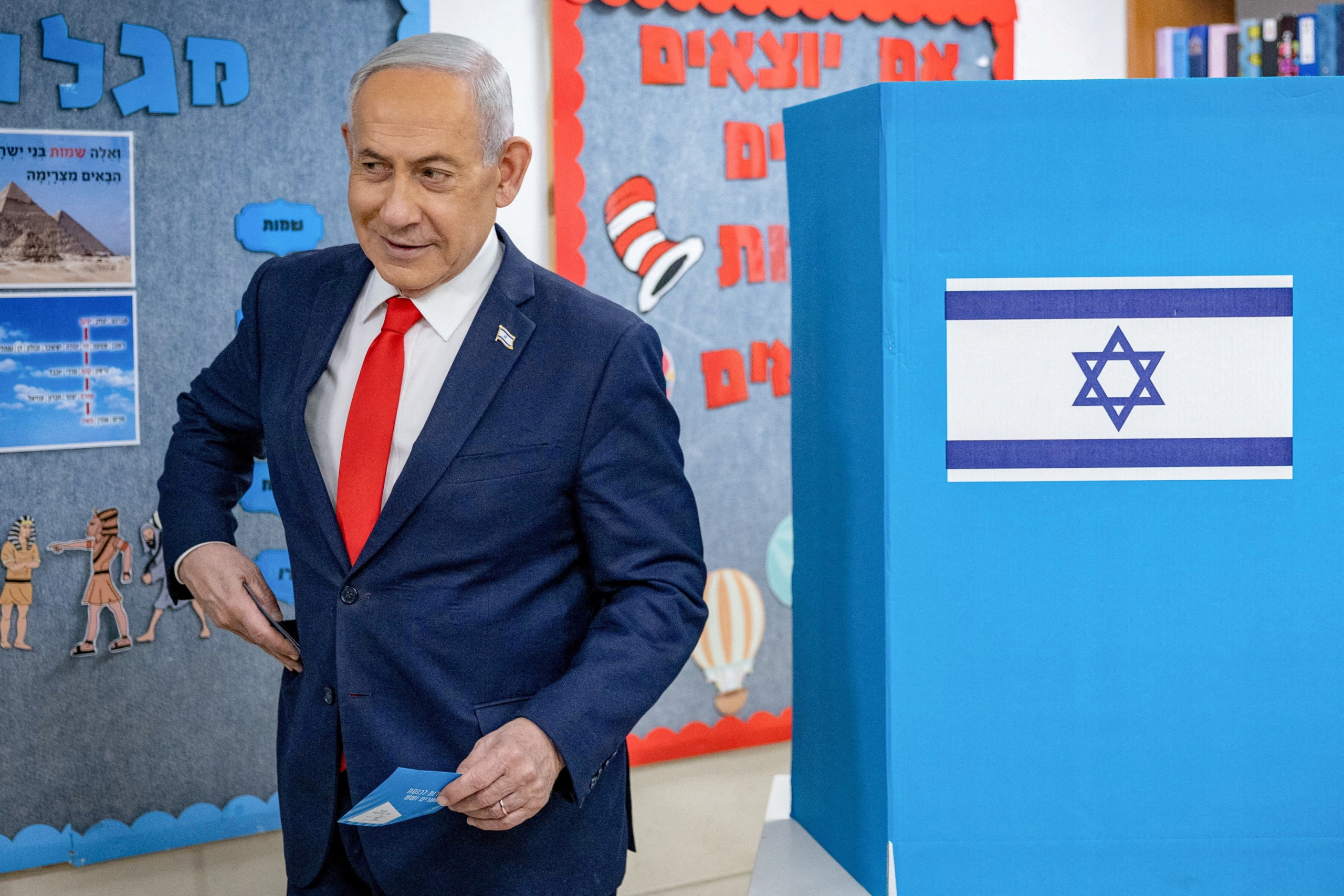 Israel vai às urnas pela 1ª vez após a guerra em Gaza, em disputa acirrada que definirá o futuro de Netanyahu