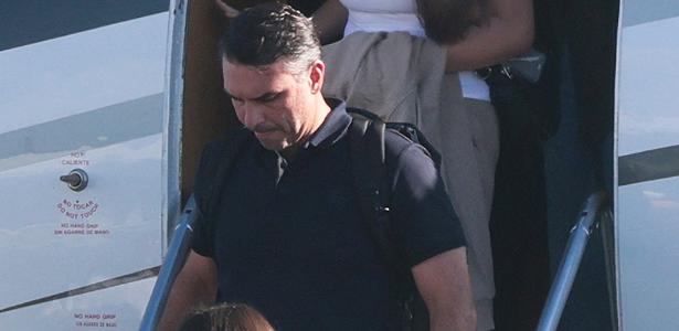 Flávio fugiu em jato de empresa investigada por corrupção no governo Milei